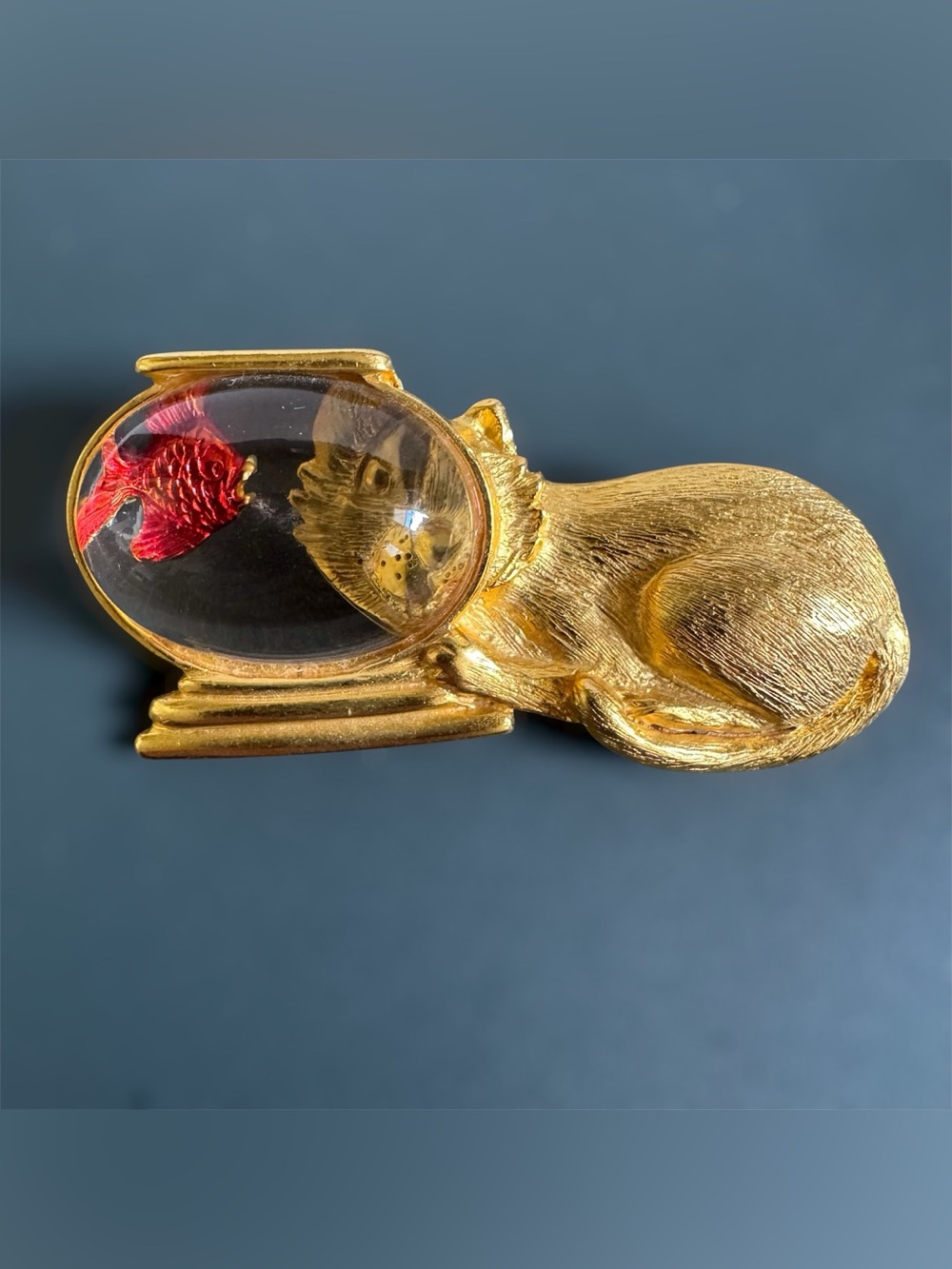 Vtg JJ Jonette Cat Gazing At Goldfish Bowl Lucite Gold Tone Brooch Pin Whimsical